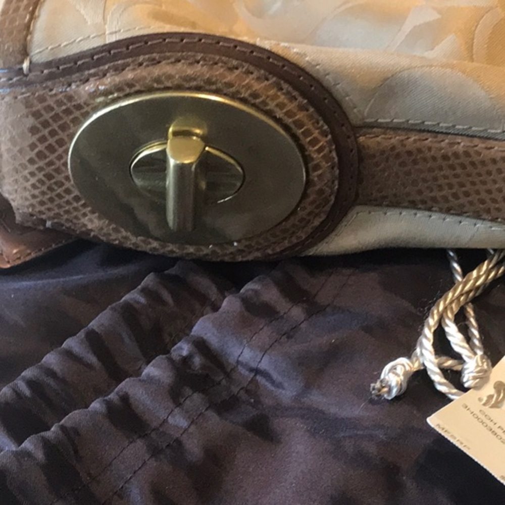 Coach Shoulder Bag EUC - Picture 4 of 7